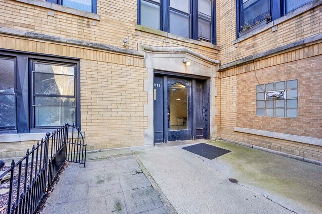 3153 W Augusta Blvd in Chicago, IL - Foto de edificio - Building Photo