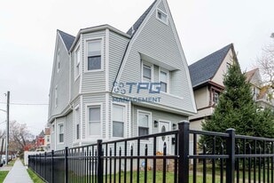 211 Park Ave in Orange, NJ - Building Photo