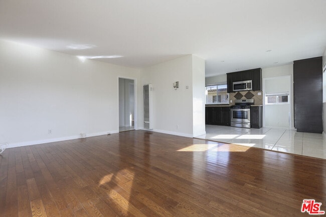 8324 Barnsley Ave in Los Angeles, CA - Building Photo - Building Photo