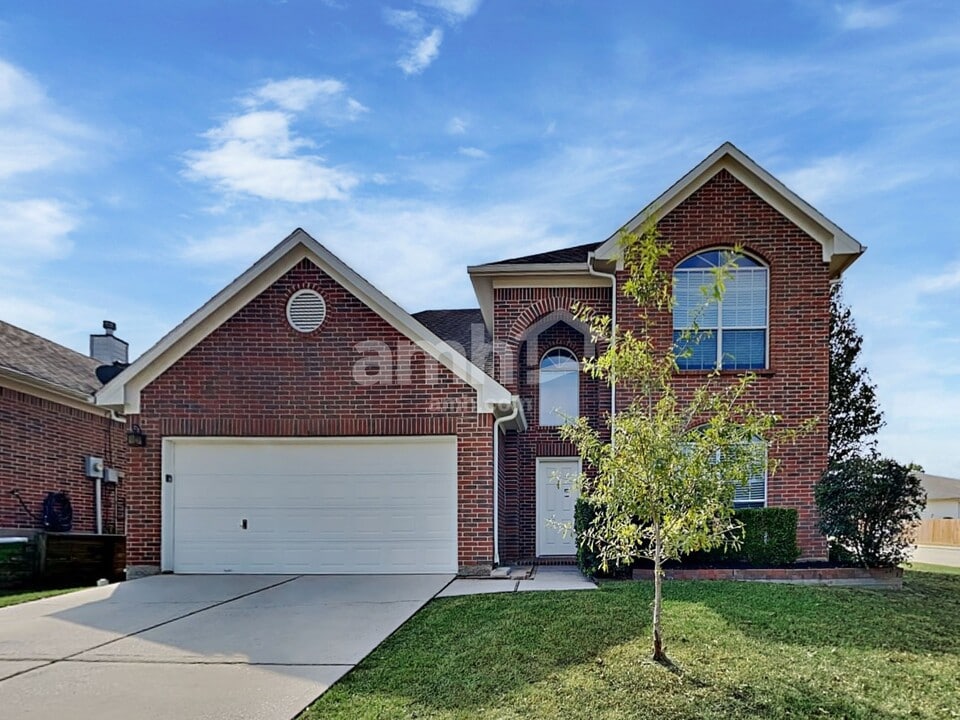 2213 Perkins Crossing Dr in Conroe, TX - Building Photo