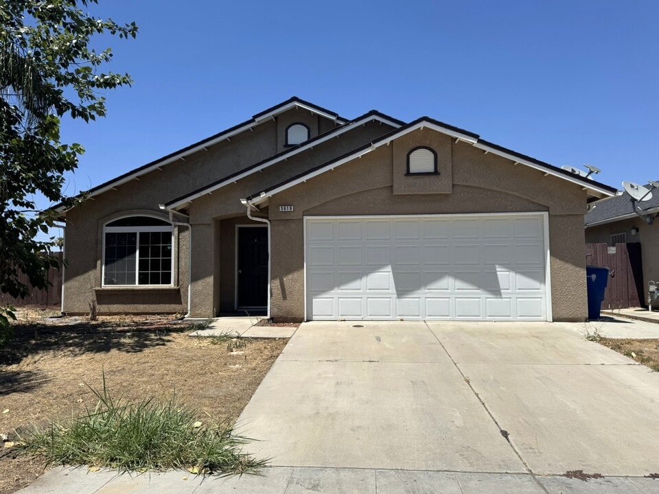 5619 E Pitt Ave in Fresno, CA - Building Photo