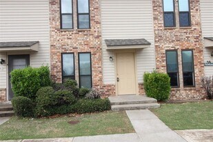 1901 E Lindsey St in Norman, OK - Building Photo
