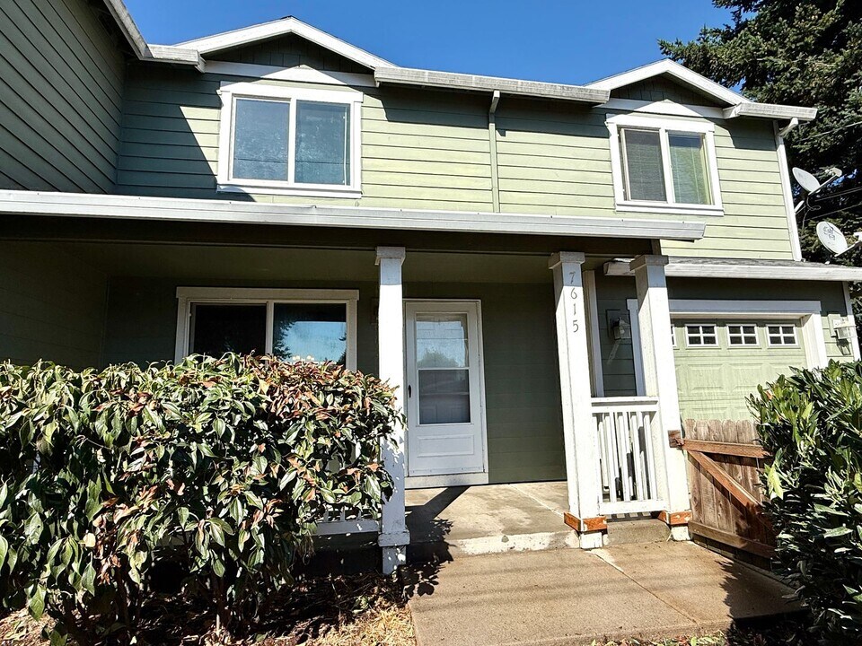 6836 SE 76th Ave in Portland, OR - Foto de edificio