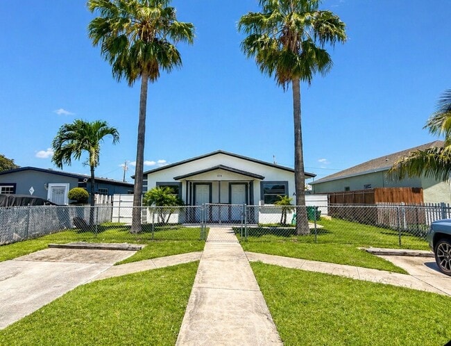 519 NW 10th Ave, Unit B