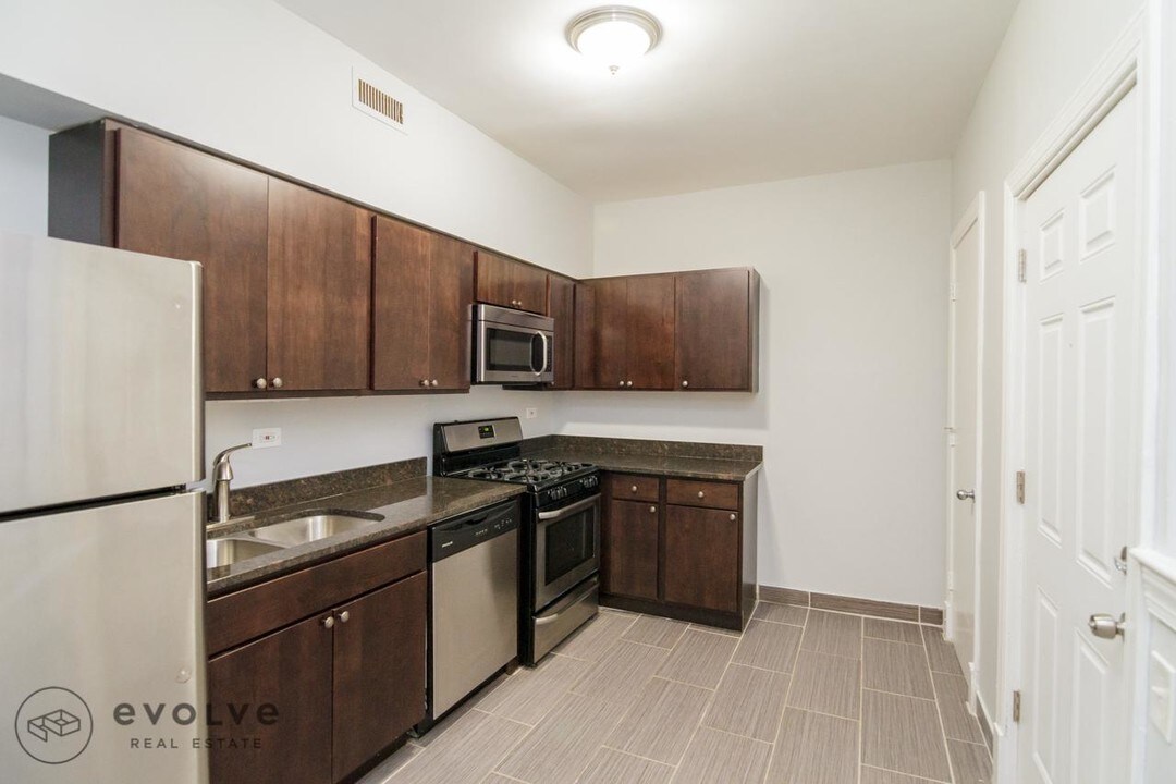 7702 N Marshfield Ave in Chicago, IL - Building Photo