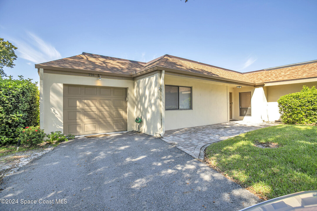 216 Country Club Dr in Melbourne, FL - Building Photo