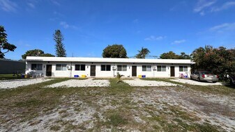 313 Swain Blvd, Unit 313 Swain Blvd in Greenacres, FL - Building Photo