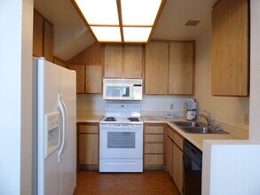 4075 Porte La Paz, Unit 171 in San Diego, CA - Building Photo - Building Photo