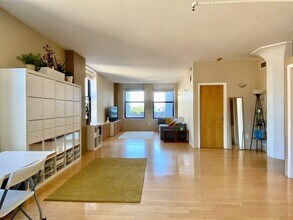 453 Washington St, Unit 8D in Boston, MA - Foto de edificio - Building Photo