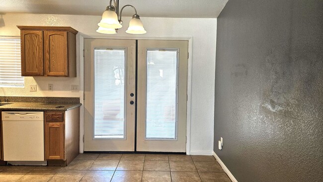 10648 Peach Ave in California City, CA - Building Photo - Building Photo
