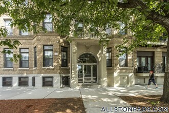 1135 Commonwealth Ave in Boston, MA - Building Photo - Building Photo