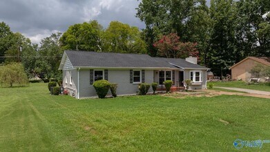 2017 Shady Ln Dr NW in Huntsville, AL - Building Photo - Building Photo