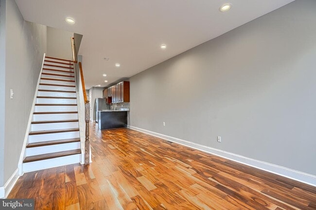 property at 1620 E Clement St