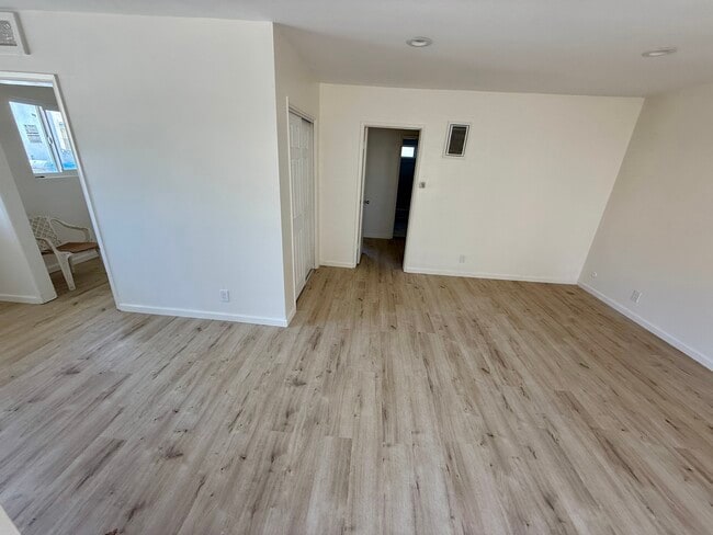 1647 W 80th St, Unit #3 2Bed in Los Angeles, CA - Building Photo - Building Photo
