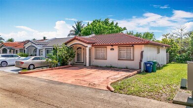 17372 NW 76th Ct in Hialeah, FL - Building Photo - Building Photo