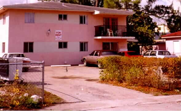 458 E 26th St in Hialeah, FL - Building Photo - Building Photo