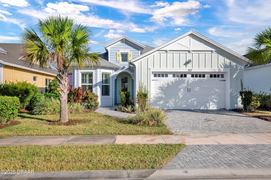 767 Jollymon Way in Daytona Beach, FL - Foto de edificio