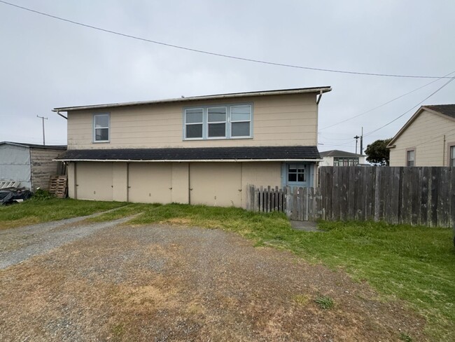 property at 2313 Lindstrom Ave