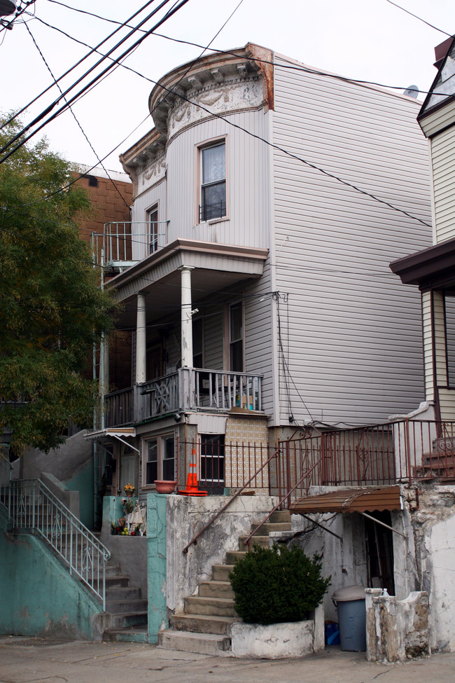 1734 Adams St in Bronx, NY - Foto de edificio - Building Photo