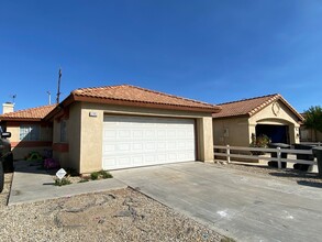 2193 Glimmer Way in Perris, CA - Building Photo - Building Photo