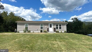 9715 Back Rd in Maurertown, VA - Foto de edificio - Building Photo