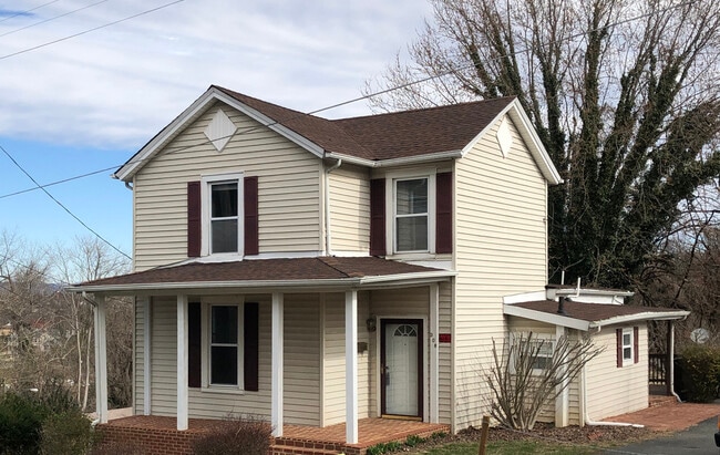 308 Monroe St in Lynchburg, VA - Foto de edificio - Building Photo