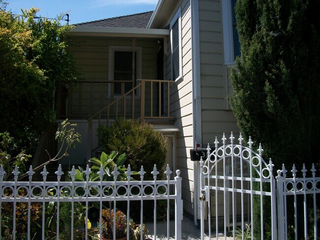 311 Spruce St, Unit 2