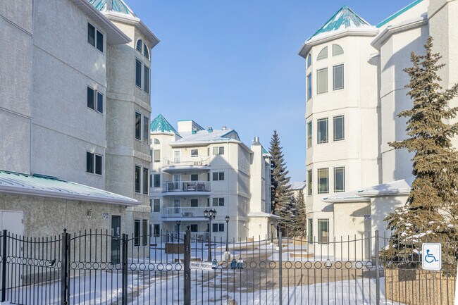 5204 25 Ave NW in Edmonton, AB - Building Photo - Building Photo