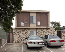 3859 Wilson Ave in San Diego, CA - Foto de edificio - Building Photo