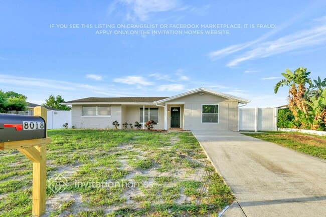 8018 Pineapple Ln in Port Richey, FL - Building Photo - Building Photo