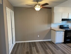 51049 Eisenhower Dr, Unit 3 in La Quinta, CA - Building Photo - Building Photo