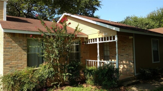 9616 Sugar Hill Dr in Austin, TX - Building Photo - Building Photo