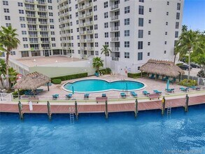 10350 W Bay Harbor Dr, Unit 9D in Bay Harbor Islands, FL - Foto de edificio - Building Photo