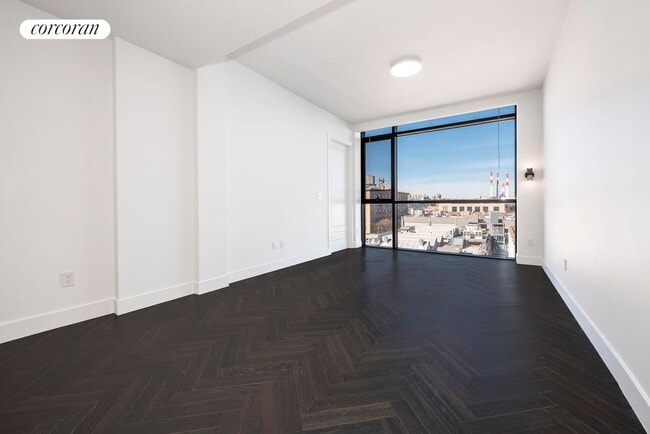 11-12-12 44th Dr in Queens, NY - Foto de edificio - Building Photo