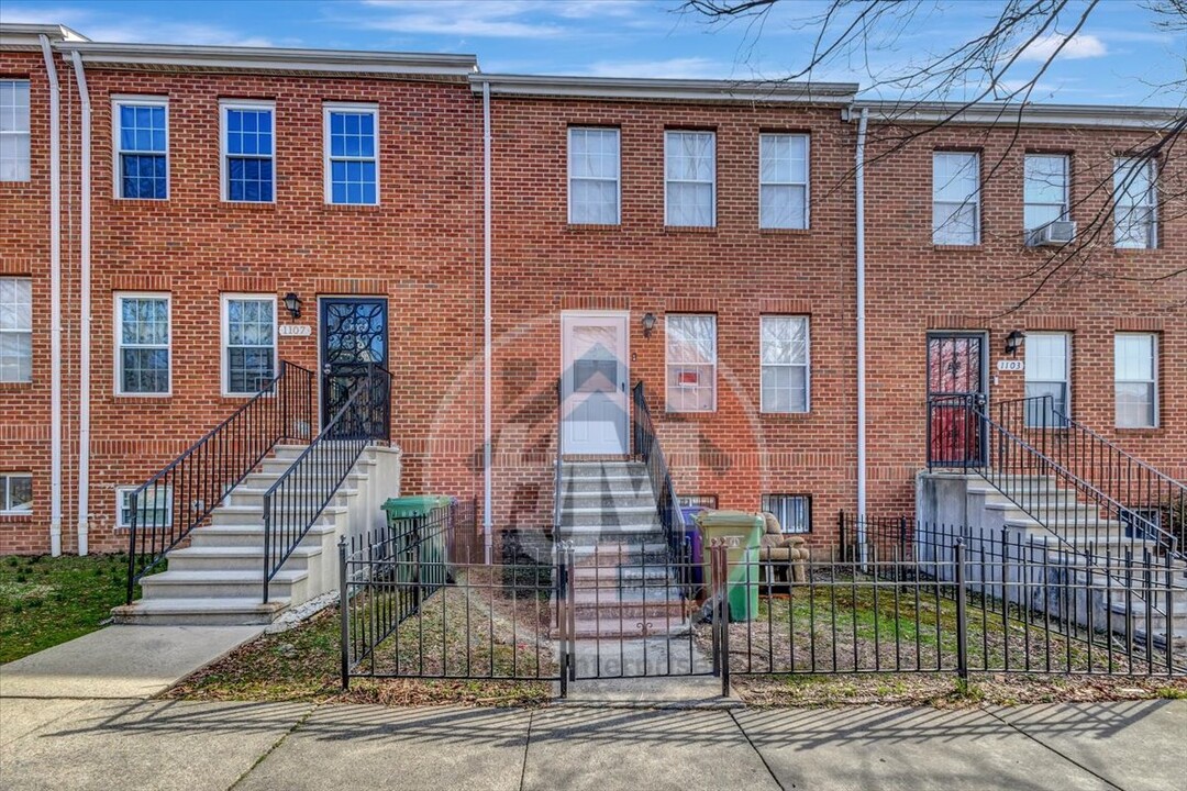 1105 N Central Ave in Baltimore, MD - Building Photo