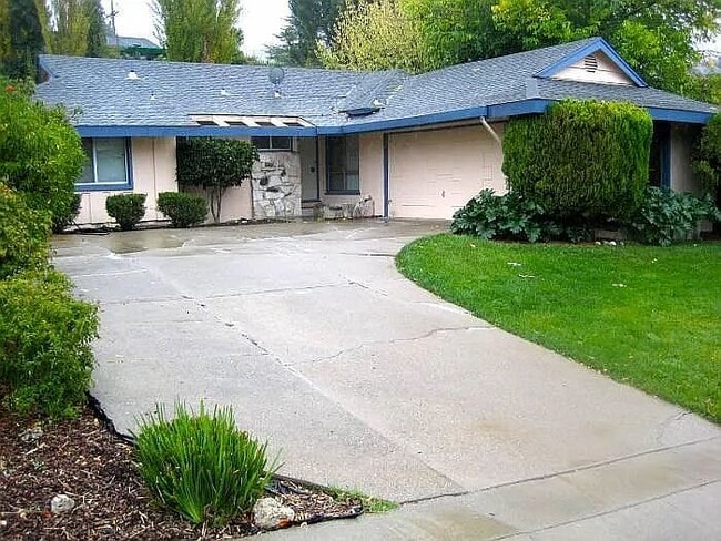 property at 2410 Kyer St