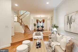 7806 Fox Gate Ct in Bethesda, MD - Building Photo - Building Photo