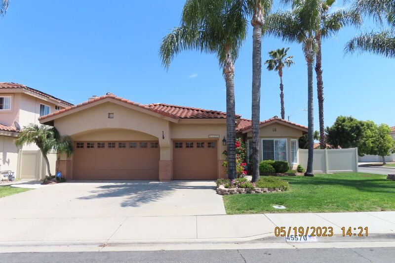 45570 Calle Ayora in Temecula, CA - Foto de edificio