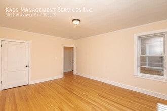 3051 W Argyle St in Chicago, IL - Building Photo - Building Photo