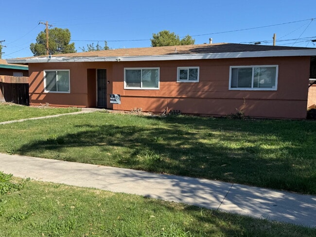 44946 3rd St E in Lancaster, CA - Building Photo - Building Photo