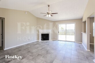 323 Hickory Hollow Dr in Jacksonville, FL - Building Photo - Building Photo