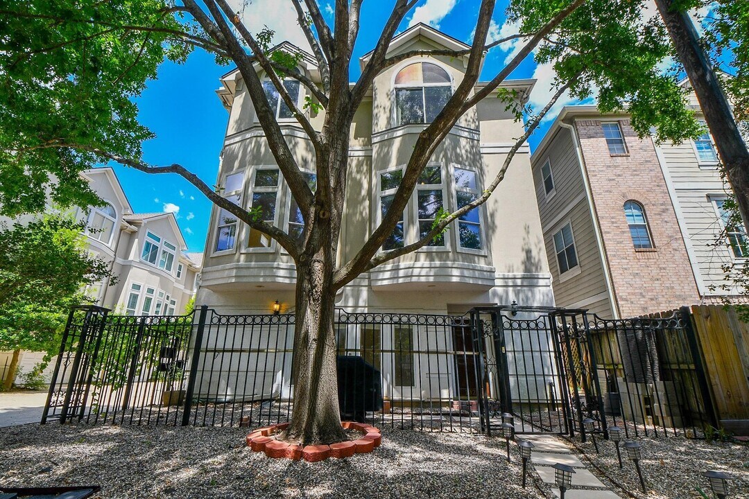 1025 Marconi St in Houston, TX - Foto de edificio