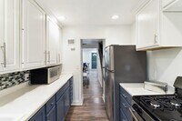 645 Stirling St photo'