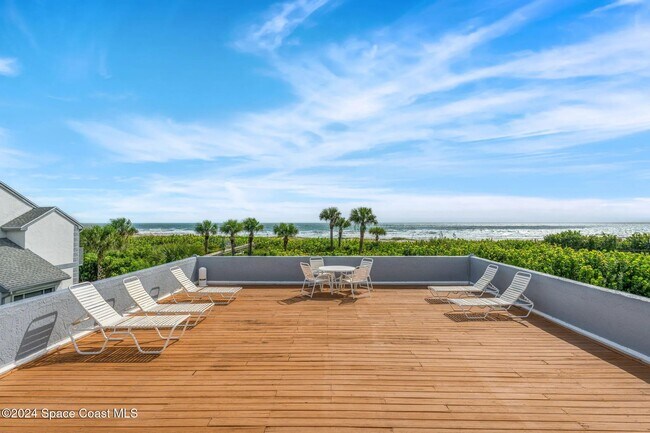 220 Beach Park Ln, Unit 75 in Cape Canaveral, FL - Foto de edificio - Building Photo