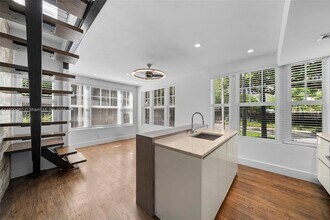 739 2nd St in Miami Beach, FL - Building Photo - Building Photo