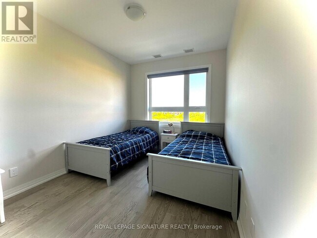 3265 Carding Mill Trail in Oakville, ON - Building Photo - Building Photo