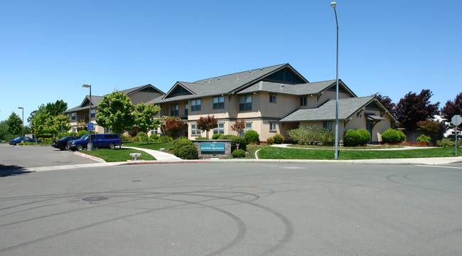 Muirfield Apartments in Rohnert Park, CA - Foto de edificio - Building Photo