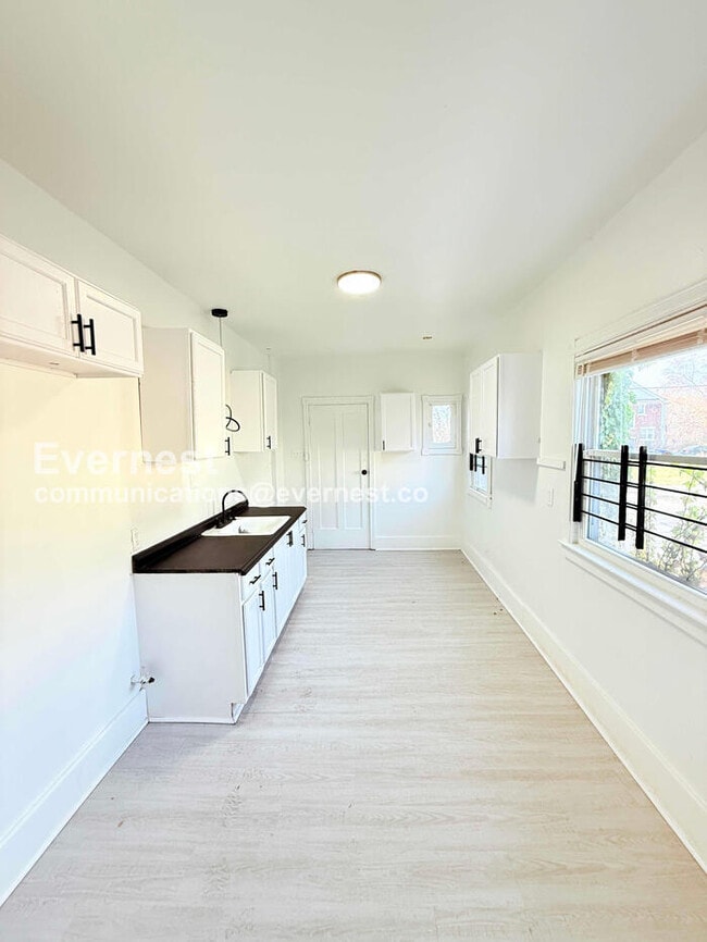 8939 Dexter Ave in Detroit, MI - Foto de edificio - Building Photo