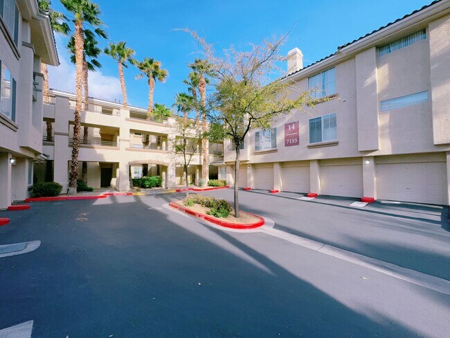 7155 S Durango Dr in Las Vegas, NV - Building Photo - Building Photo