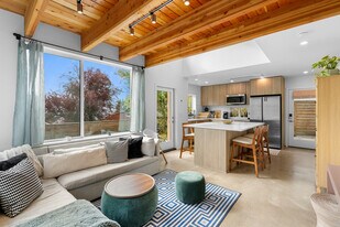 3590 SW Patton Rd in Portland, OR - Building Photo